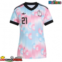 Camisa de Futebol Bélgica Timothy Castagne #21 Equipamento Secundário Mulheres Mundo 2026 Manga Curta